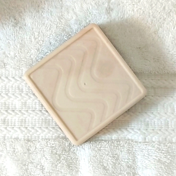 SIMPLE PLEASURE TOASTED COCONUT COFFEE BEANS HANDCRAFTED SOAP BAR 4.5oz NWT - Picture 2 of 3